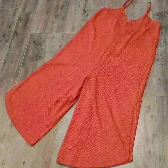 Eyeshadow Coral Pinstriped Jumpsuit - Picture 4 of 12